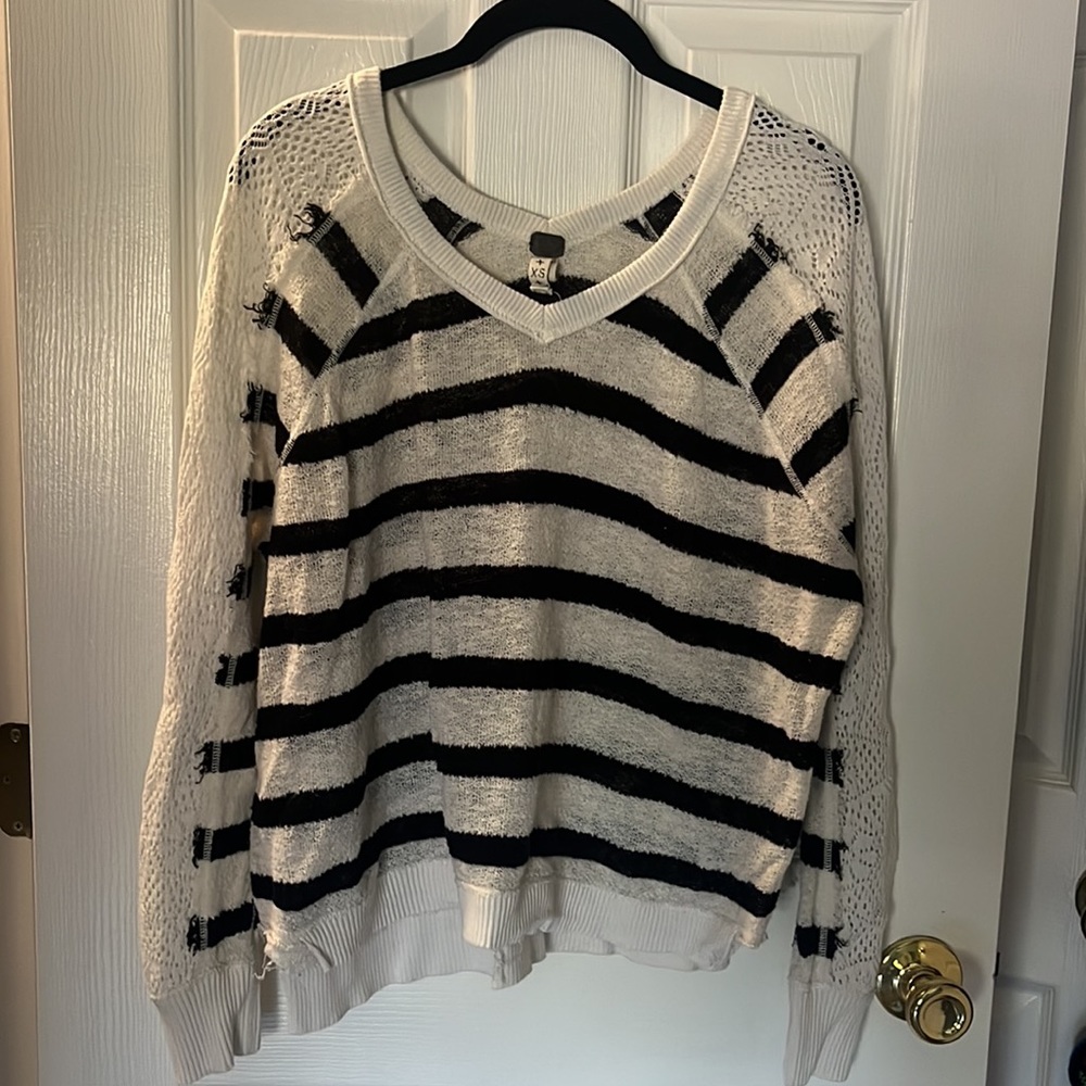 EUC we the free lightweight sweater, sz XS